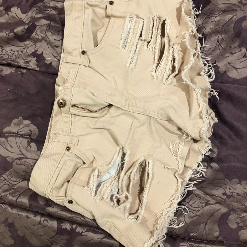 Ripped jean shorts, super cute!